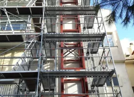 Σιδηροκατασκευή Φρεατίου και Υδραυλικός ανελκυστήρας KLEEMANN σε Πολυκατοικία στην Πεύκη