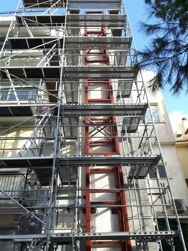 Σιδηροκατασκευή Φρεατίου και Υδραυλικός ανελκυστήρας KLEEMANN σε Πολυκατοικία στην Πεύκη